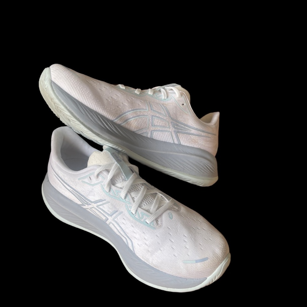 ASICS GEL-CUMULUS 26  White and Gray Athletic Runners Men’s size 10.5D EUC